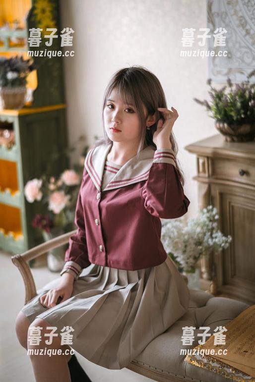 Akisoso秋楚楚 Akisoso秋楚楚与蕾姆睡衣:私房美图的温柔与挑逗!