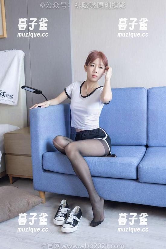 BoBoSocks袜啵啵-奶油 BoBoSocks袜啵啵 - 岁月与步伐:在奶油的运动鞋美图里探寻自我