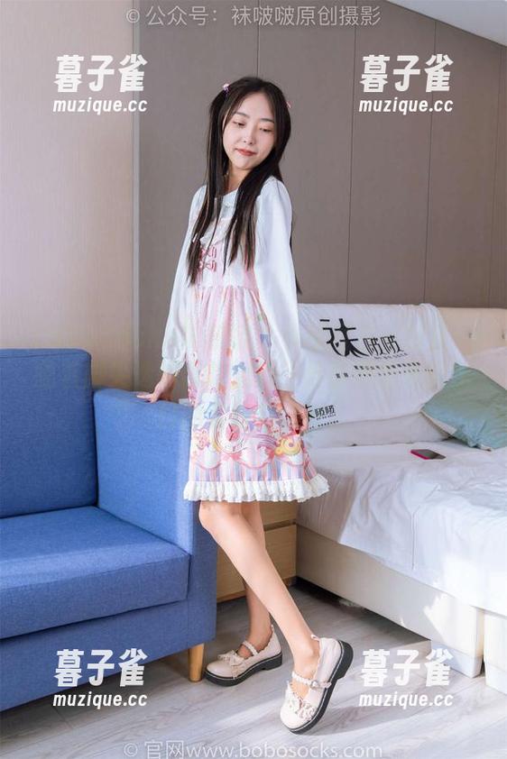BoBoSocks袜啵啵-小甜豆 BoBoSocks袜啵啵 - 小甜豆白丝图集:随着脚尖透明款的流转,分享那些未说出口的柔软与顽皮。