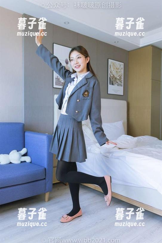 BoBoSocks袜啵啵-甜甜圈 BoBoSocks袜啵啵 - 甜甜圈x黑丝:花絮版的奇妙世界,快来下载!