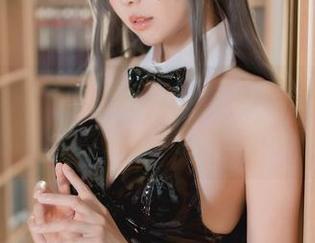 在ElyEE子的职业装中，cos与精选相遇，真是奇妙的化学反应！