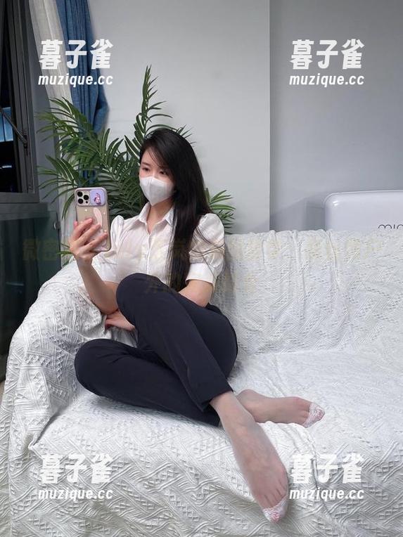 July芝岚 微密圈 - July芝岚的美图哲学:黑丝和户外的完美结合