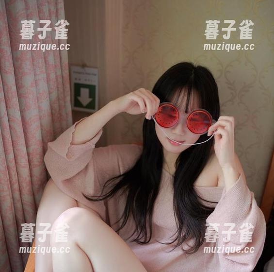 我真的被MyuA(뮤아)可爱震撼到了，原图的构图也太绝了吧，简直是梦幻！