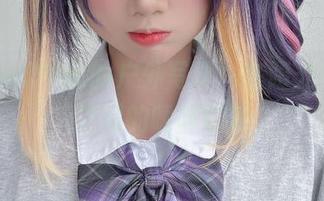 PoppaChan的户外写真：在阳光与影子之间的暧昧时刻