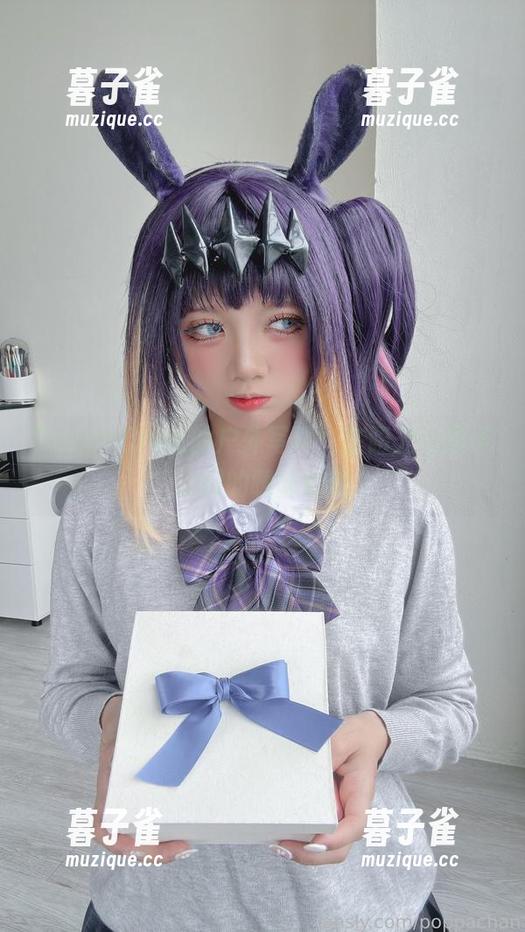 PoppaChan PoppaChan的户外写真:在阳光与影子之间的暧昧时刻