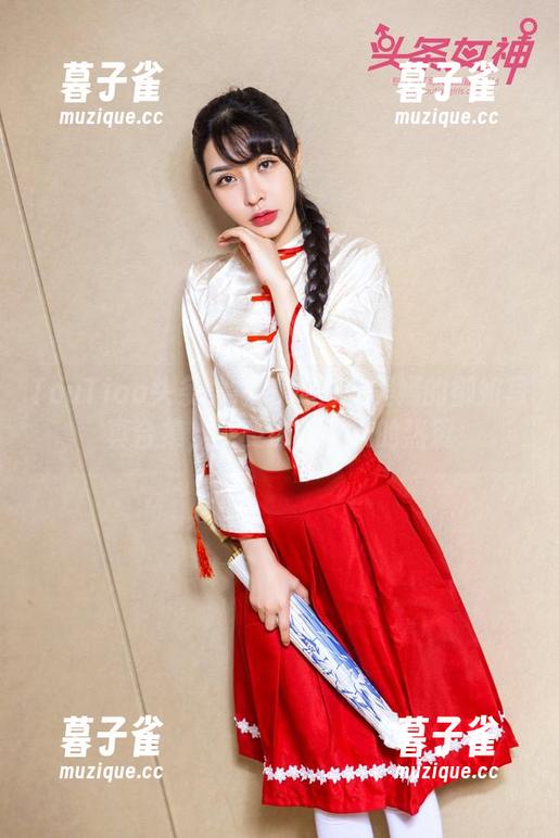 TouTiao头条女神-申美嫣 TouTiao头条女神 - 跟着申美嫣的御姐写真合集,感受这个夏天的热度