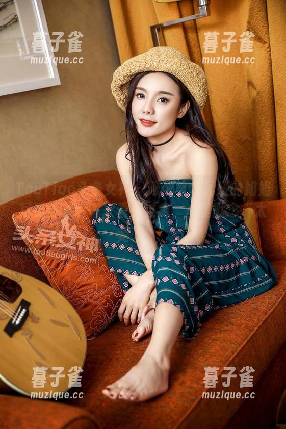 TouTiao头条女神-阿依努尔瓦娅 TouTiao头条女神 - 阿依努尔瓦娅的姐姐写真合集:一次看不过瘾,心里默念“太美了!”