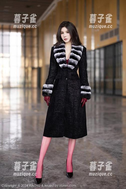 XIAOYU语画界 - 每日一图—Angela小热巴OL职业装写真，壁纸里的职场魅力冒泡