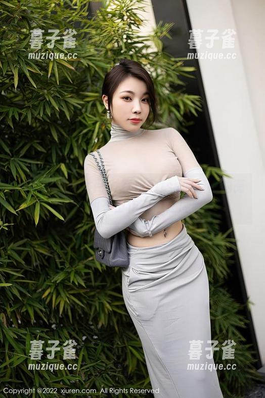 Xiuren秀人网-Elise谭晓彤 Xiuren秀人网 - 空姐Elise谭晓彤的高清写真,明明在工作却像在度假一样。