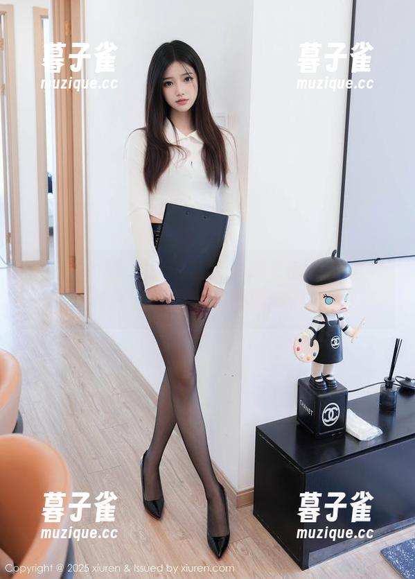 Xiuren秀人网-大美媚京 Xiuren秀人网 - 在大美媚京的白丝写真集里,原图就是情感的流露