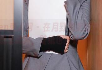 Xiuren秀人网 – 在月野兔美妞的圣诞幻想里迷路，壁纸也开始撒娇了