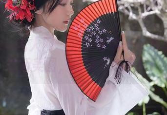 Xiuren秀人网 – 浴缸革命——水水姐的最新美图，撩得人心痒痒！