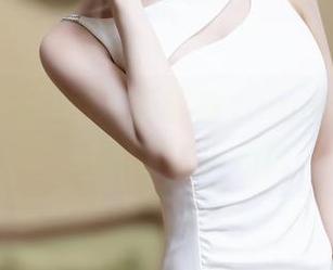 Xiuren秀人网 – 王馨瑶yanni的白衬衫：私拍中的小心机