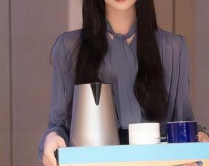 Xiuren秀人网 – 黄婧GIGI婚纱私拍：我终于明白了，原来婚纱也可以是风筝的好材料！
