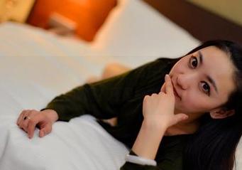 pans – 来看看小颖的美脚合集，照片中的光影布局，真的是摄影师的强项吗？还是她本身就吸引？