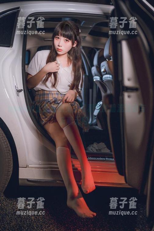 usejan蓝蓝 usejan蓝蓝与黑兔,写真里的暗流涌动与乐趣无穷。