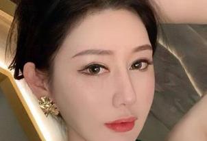 微密圈 – 长腿不爱笑的赛琳图集——当艺术撞上腿长，快来下载，腿控们！
