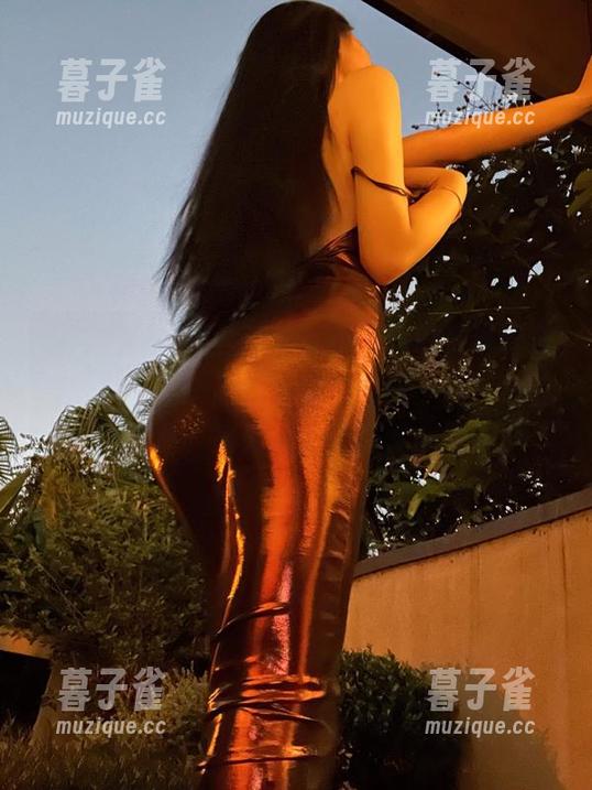 不爱笑的赛琳 微密圈 - “黑丝连体,不爱笑的赛琳释放不一样的你:原图真实带感!”——眼前的景象,简直让人窒息又心动。