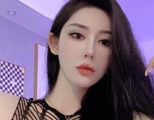微密圈 – 走近不爱笑的赛琳：5.20付费合集，捕捉细腻的触碰感