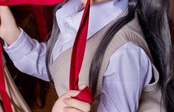 不明白？来看看九九八吖的图集分享，萤火虫漫展里的胜利女神和爱丽丝