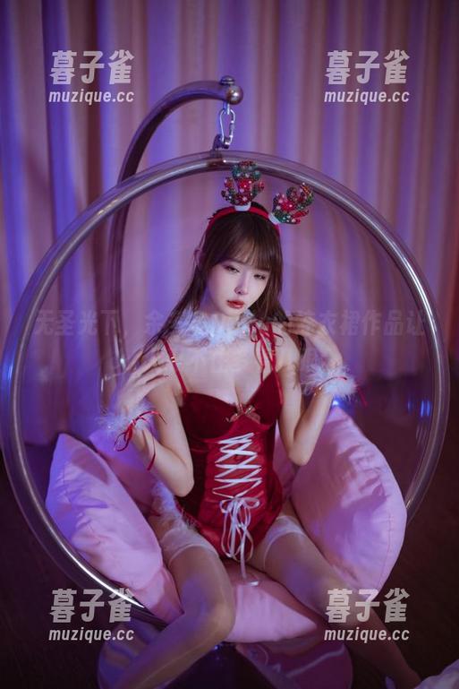 余多多Dudu 无圣光下,余多多Dudu的连衣裙作品让人忍不住多看几眼