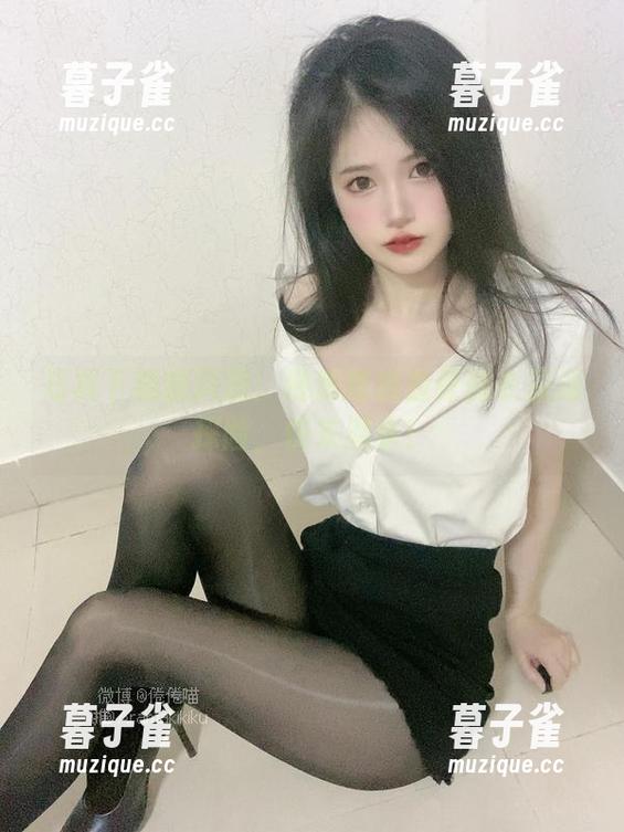 倦倦喵 写真下载新风潮:倦倦喵携鱼骨胸衣深海探险,快来潜水!