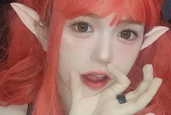 倦倦喵女同事最新写真：在办公室玩转魅力