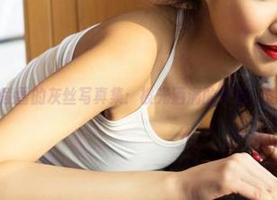 克拉女神 – 凌雪的灰丝写真集：被光洒满的午后，情愫暗自酝酿