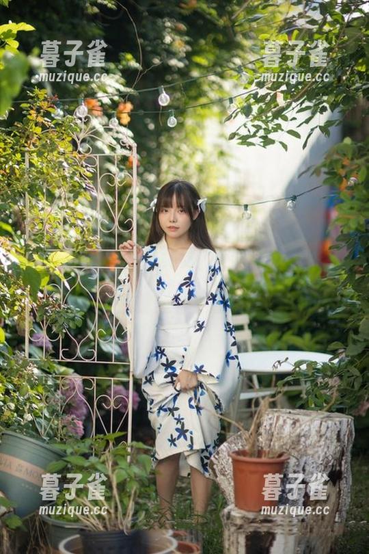 六味帝皇酱 六味帝皇酱与樱花女友,最新图库中的春日梦幻!