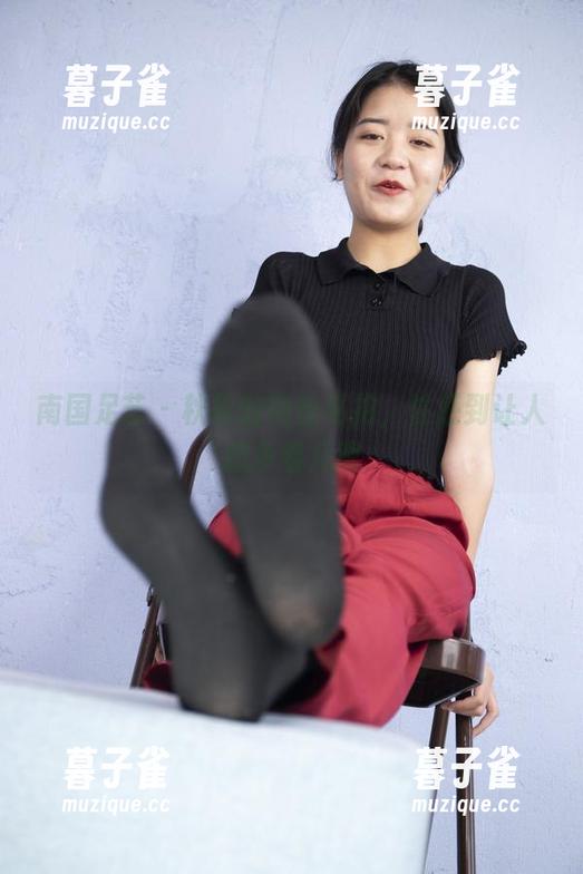 南国足艺-秋秋 南国足艺 - 秋秋的肉丝私拍,性感到让人想多看几眼