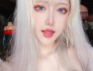 隐秘的水汽：啾小妍浴室写真与梦幻壁纸探秘
