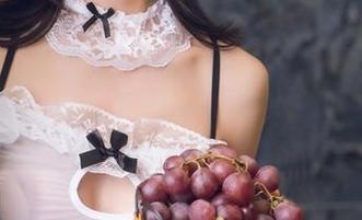 头条女神 – 信悦儿的夏日写真在线流出，原图尽显热辣与清凉的碰撞。