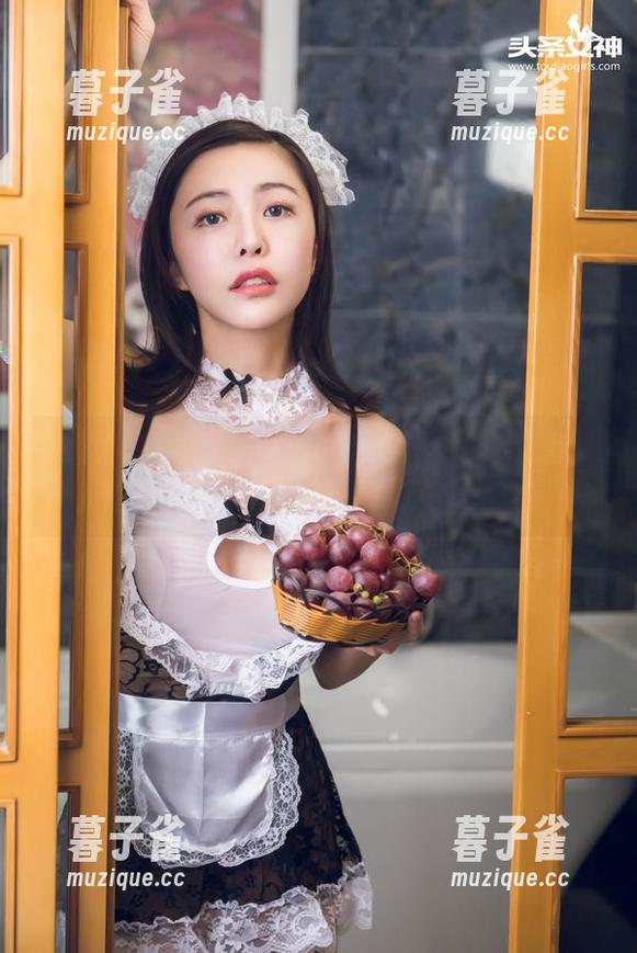 头条女神-信悦儿 头条女神 - 信悦儿的夏日写真在线流出,原图尽显热辣与清凉的碰撞。