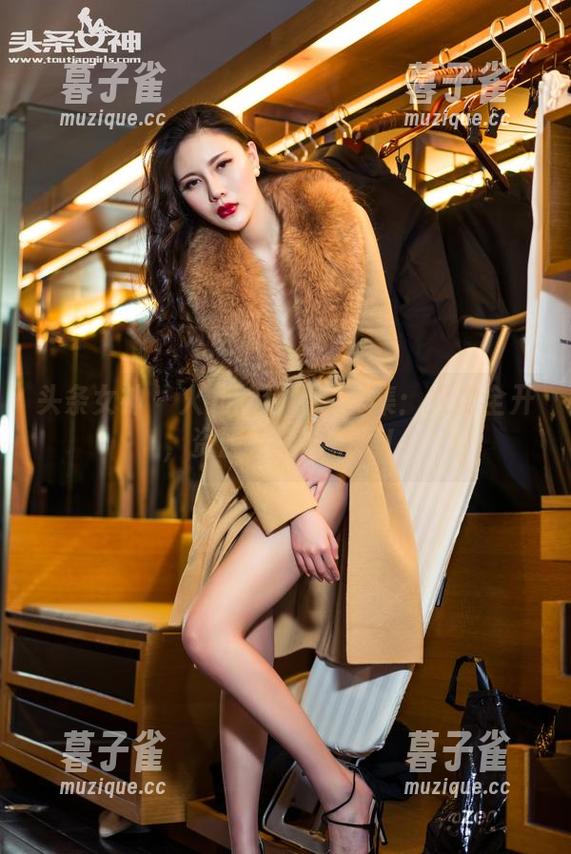 头条女神-火儿 头条女神 - 火儿的套装写真集:火力全开,资源完全不怕烫!