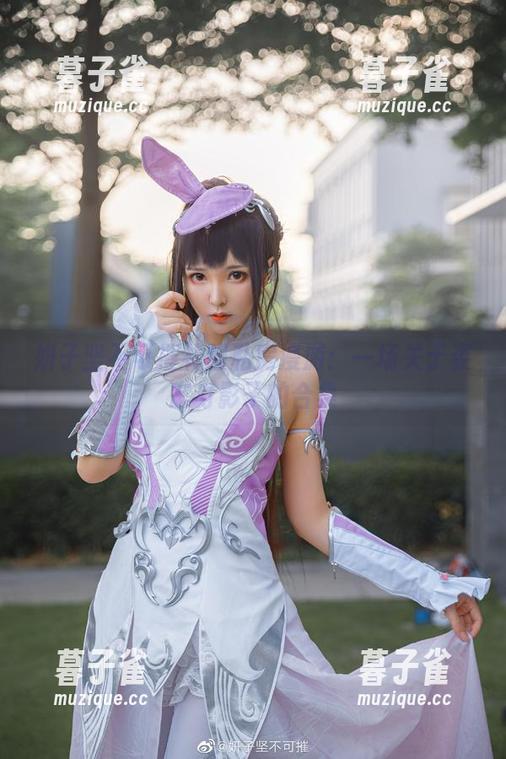 妍子坚不可摧 妍子坚不可摧礼服私房漫游:一场关于姿态与影子的合集