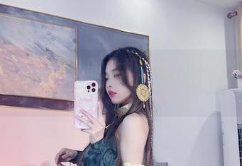 探索小小奶瓶儿的柔和梦境：珍珠人鱼加长版原图精选