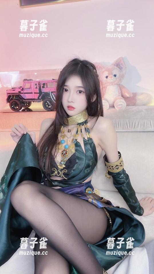 小小奶瓶儿 小小奶瓶儿的职业装写真——让你忘记什么是正经工作
