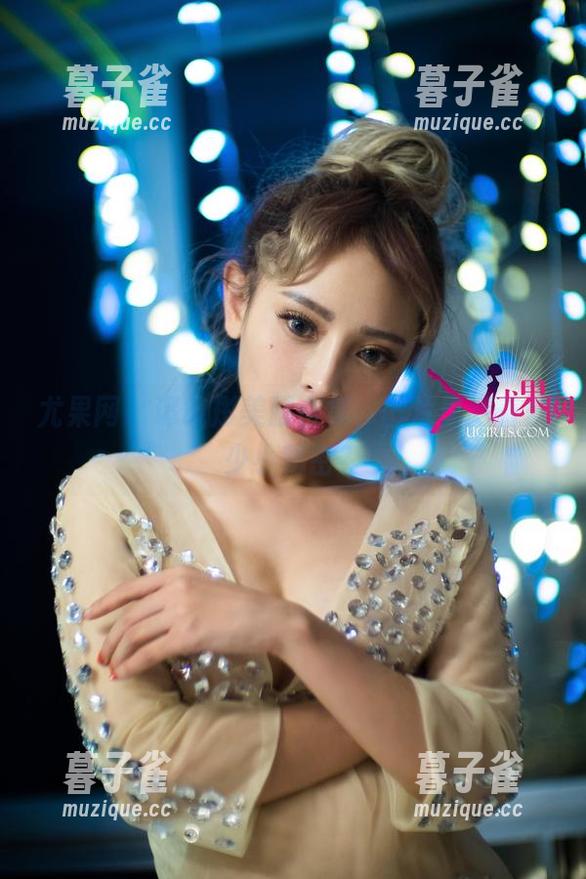 尤果网-谭晓彤 尤果网 - 谭晓彤美脚合集,图片里藏着多少小秘密?
