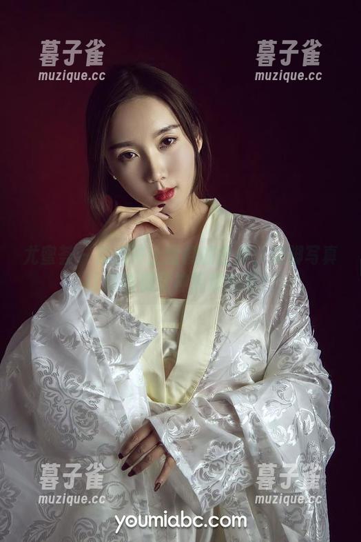 尤蜜荟-井上雪樱 尤蜜荟 - 滑进井上雪樱的世界:美脚写真让你的视觉神经燃烧吧!