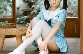 不需要装扮，幼水铃衣的图集依旧止不住那不羁的圣诞小鹿气息。