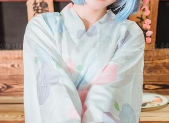 呼之欲出的全套写真：晕崽Zz化身抹胸小白兔，把春天都藏在裙摆里。