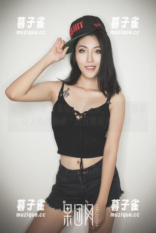 果团网-酸酱兔 果团网 - 酸酱兔短裙作品集,轻轻一瞥就让人心跳加速,是日常还是逃脱?