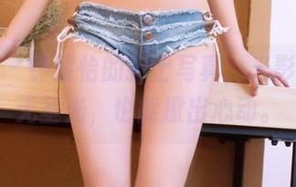 果团网 – 钟紫怡的护士写真，光影交错，无圣光，也能撩出心动。