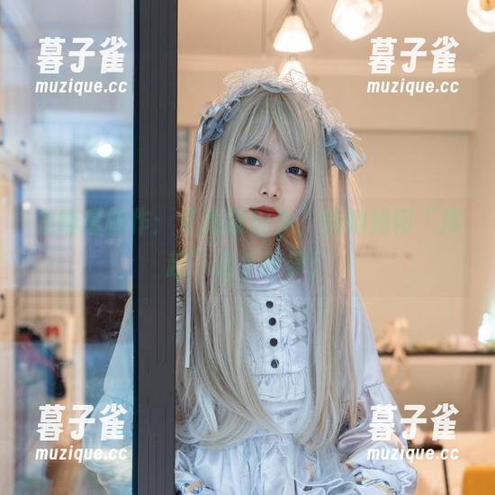 梨瑾瑾 梨瑾瑾新作:《高跟鞋》,看她如何“撑起”这个世界!