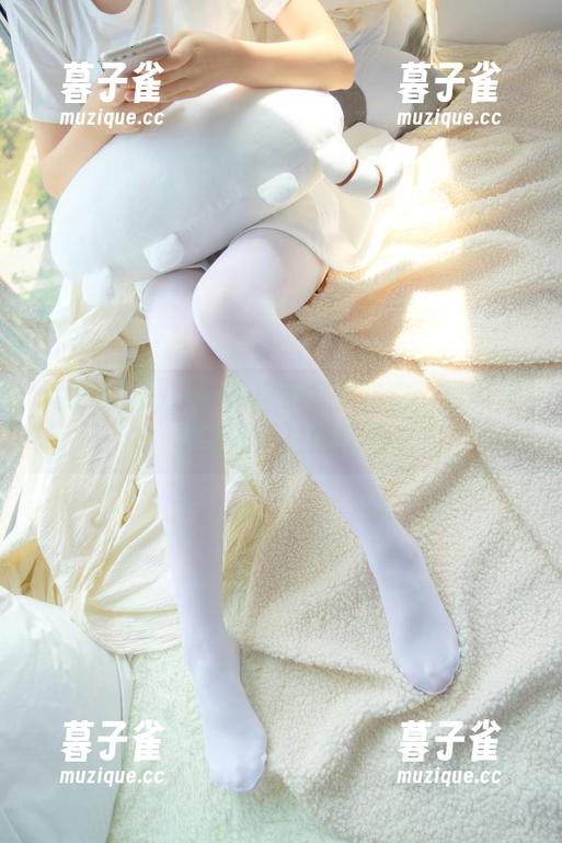 森萝财团-Aika 森萝财团 - Aika揭示裸足秘密:最新写真里的不经意优雅