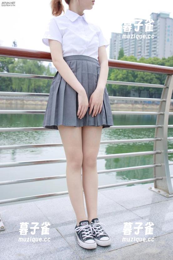 森萝财团-吸吸 森萝财团 - 吸吸教你如何私拍:沙发上的旗袍美少女,撩动你的心!