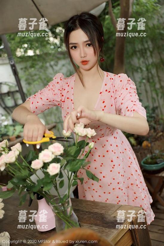 模范学院 - 桃小兔yolanda的油亮美图：光泽感让你耳朵根都发烫
