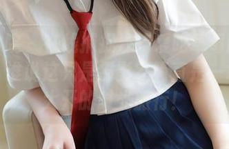 模范学院 – 在线捕捉汐汐爱吃草莓的天使原图：谁说这只是摄影？简直是一场脑洞大开的时光旅行！