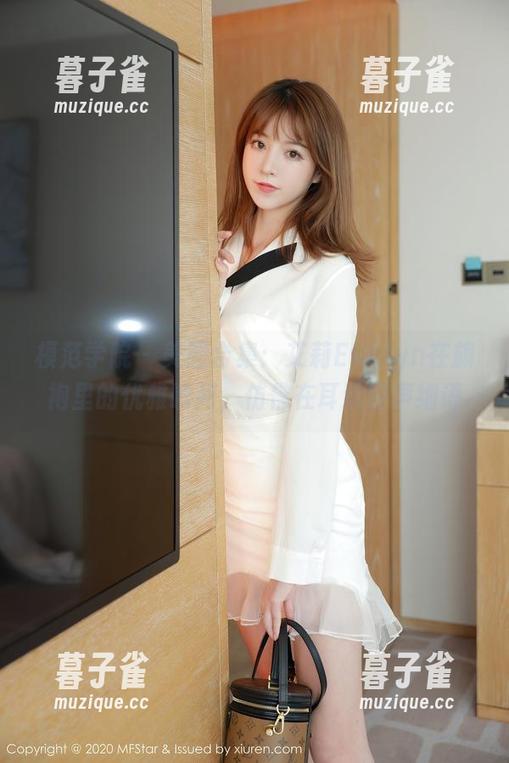 模范学院-艾莉Evelyn 模范学院 - 美图合集:艾莉Evelyn在旗袍里的优雅瞬间,仿佛在耳边轻声细语