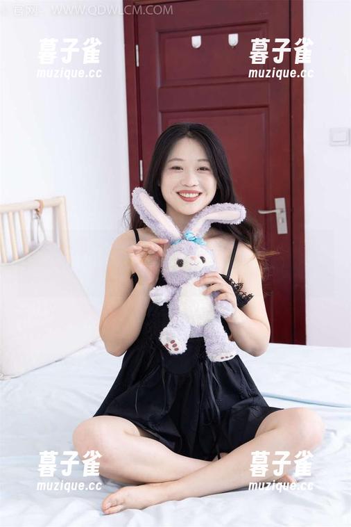 物恋传媒-佳琪 物恋传媒 - 佳琪灰丝高清写真:这画面,真让人感叹生活真美好